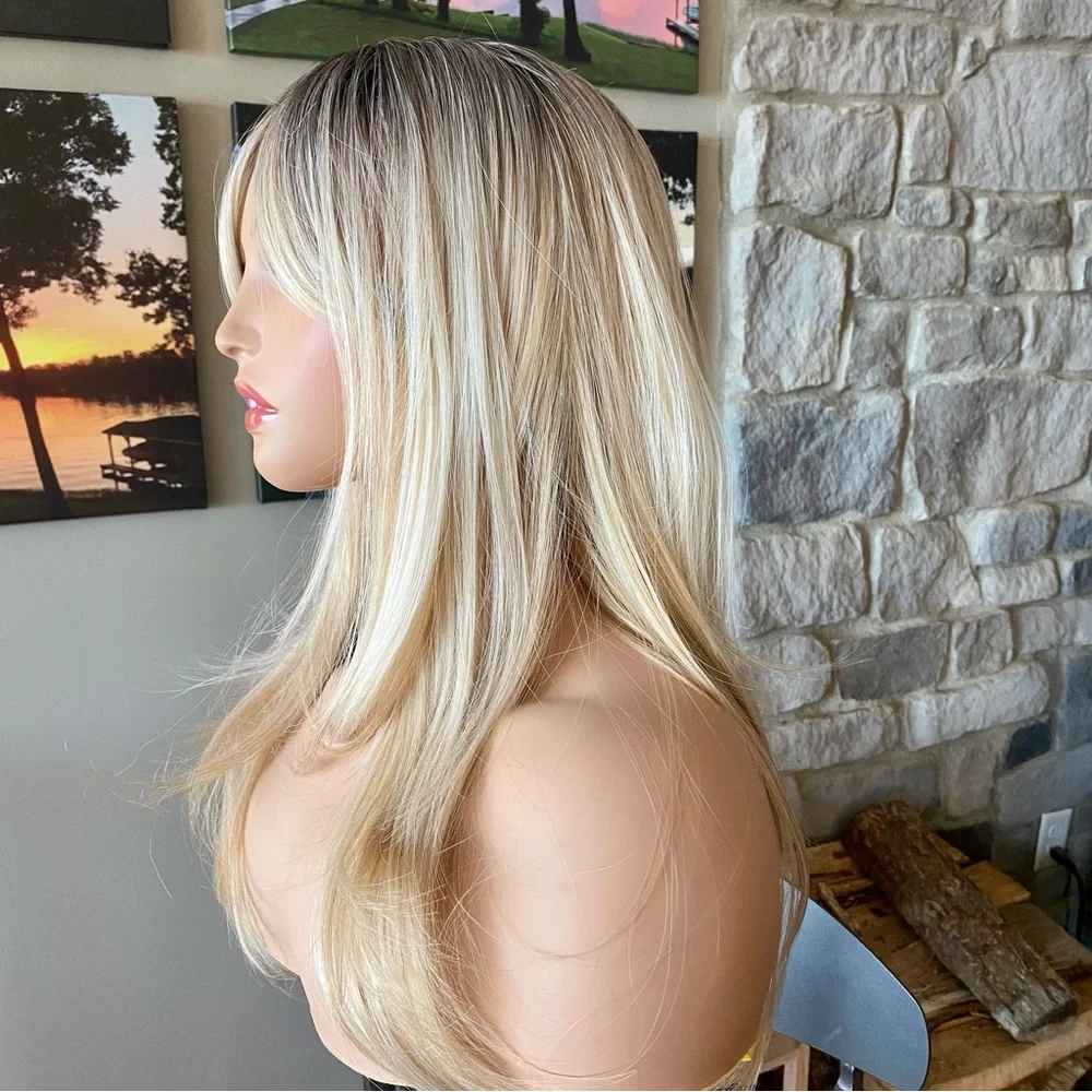 FABULOUS BLONDE LAYERED WIG 💕Adjustable Mesh Inside 💕Synthetic💕SO natural !💕